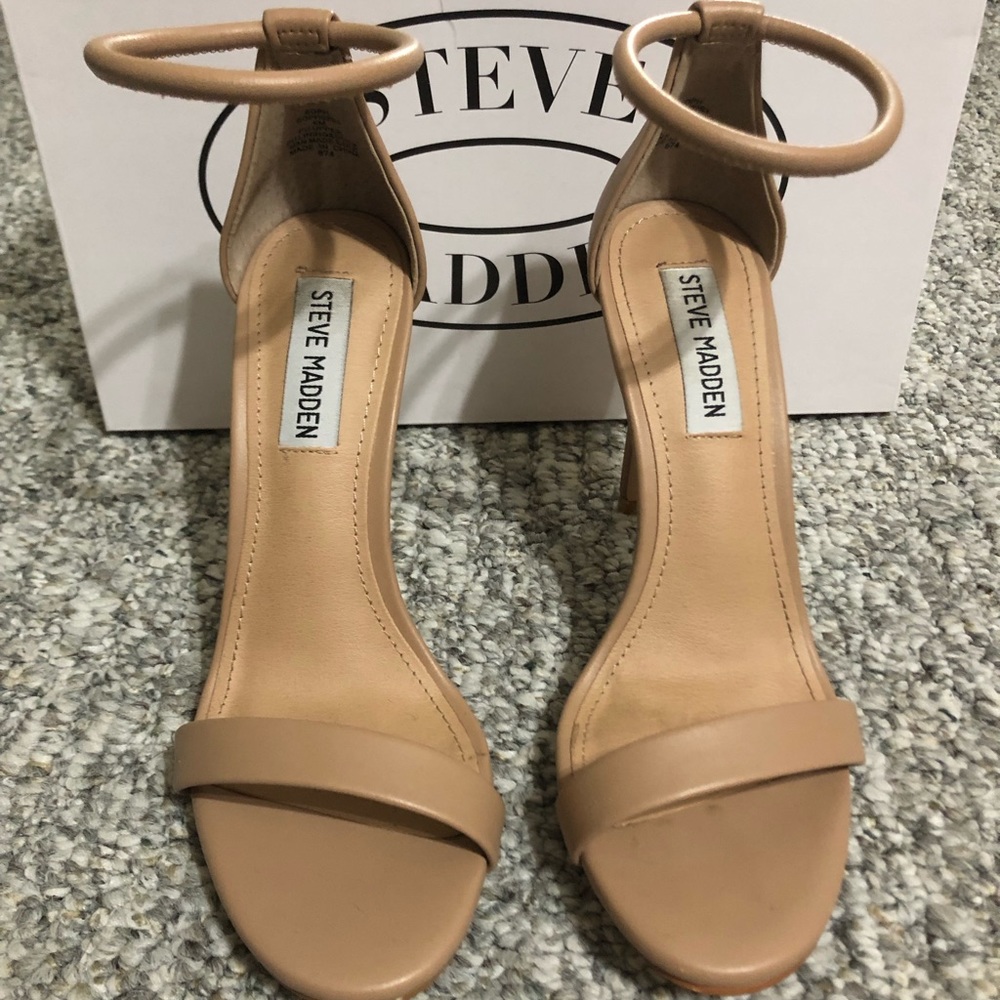 NWOT STEVE MADDEN SOPH